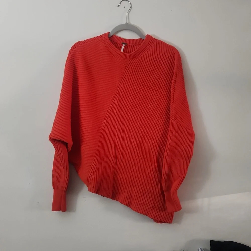 Free People Downtown Asymmetrical Sweater oversized fit - Picture 3 of 6